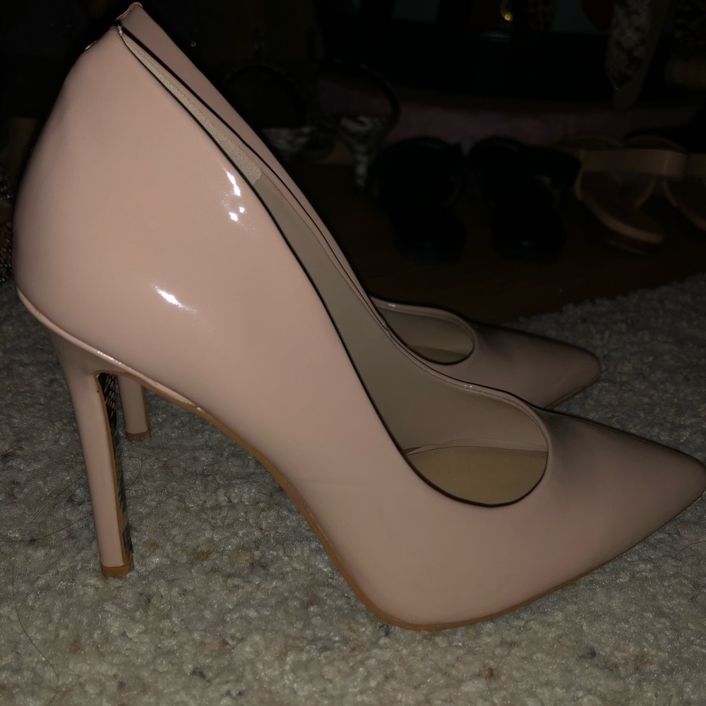 Mix No. 6 pointed toe pump